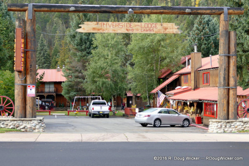 Riverside Lodge & Cabins