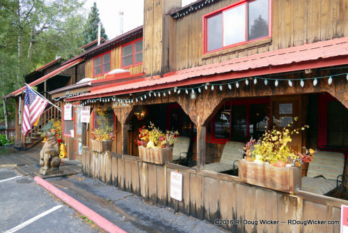 Riverside Lodge & Cabins