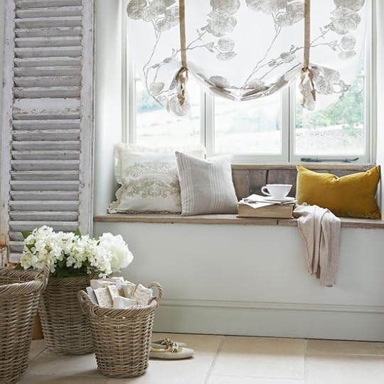 distressed-wood-reclaimed-shutter-idea-refurbished-project-craft-rescue-living-room-window-seat-shabby-chic-gorgeous-bay-window-diy