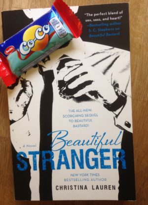 Den här har jag börjat med - den börjar mycket bra. De är bra på det, amerikanska författare. Christina Lauren ...