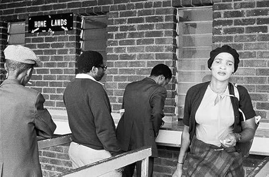 AM/PM. Travelers from KwaNdebele buying their weekly season tickets at the PUTCO depot in Pretoria,1983© the artist and courtesy Pace/MacGill Gallery, New York and Goodman Gallery, Johannesburg and Cape Town