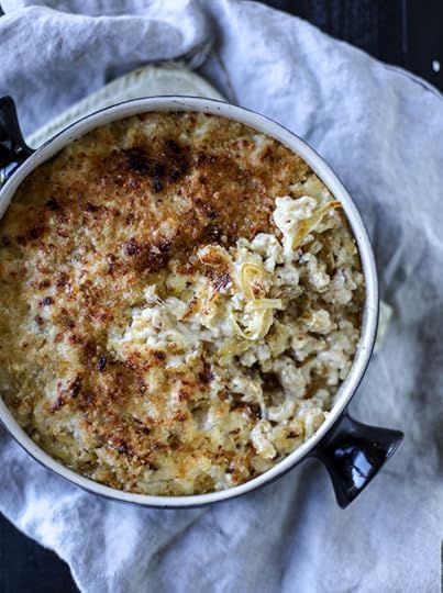 gruyere mac and cheese with caramelized onions I howsweeteats.com