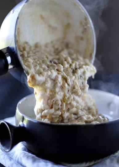 gruyere mac and cheese with caramelized onions I howsweeteats.com