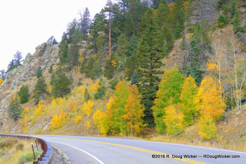 Splashes of color along the Enchanted Circle Byway