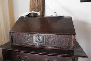 witch-house-desk