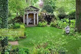 highgrove-garden-the-temple-garden-with-goddess-of-the-wood