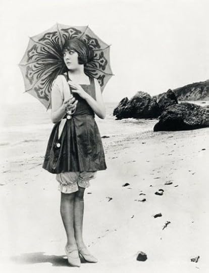 1920s beach fashion