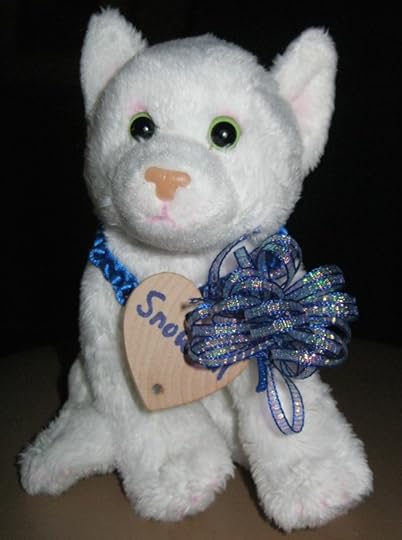 Meet Snowball, the kitten who captured the heart of the Earl of Hythe