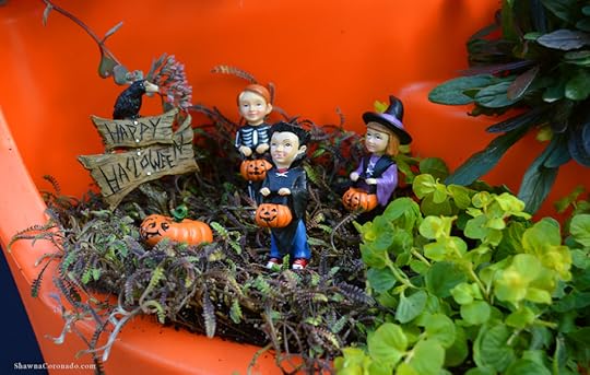 Halloween Broken Pot Container Garden Trick or Treaters