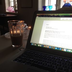 Dagens skrivhörna - i 1700-talshus. Jag klagar INTE