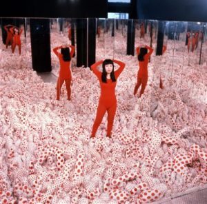 kusama-infinity-mirror-room_phallis-field1965_02