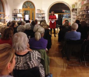 Det kom mycket folk, jag pratade och pratade och sen såldes rekordmånga böcker