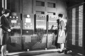 two_women_operating_eniac