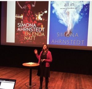 Jag pratade om hela processen, bland annat om omslag.