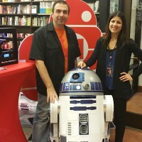 R2 at the Barnes And Noble Maker Faire