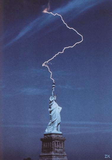statue-of-liberty-being-struck-by-lightning-wallpaper-4