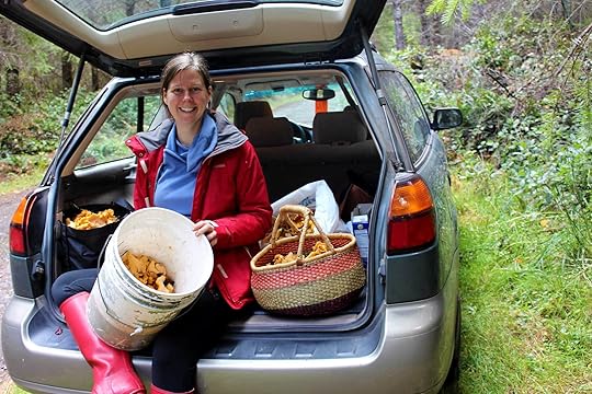 renee-chanterelle-hunting