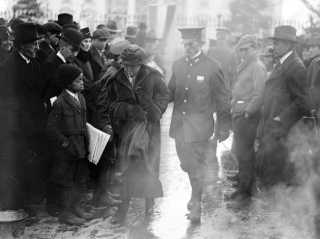 Suffragist arrested at the White House, 1918