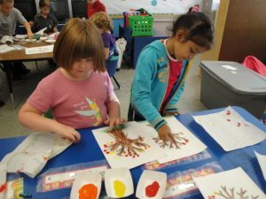 Kids fingerpainting