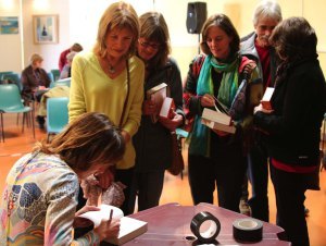 Susan Elderkin signing