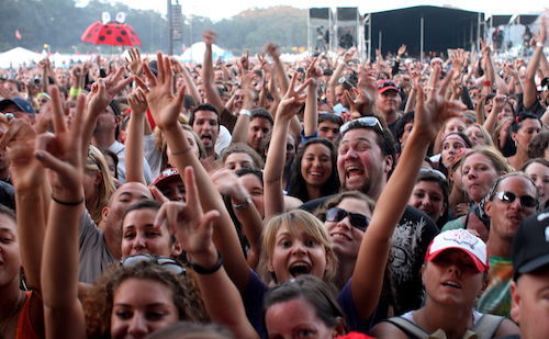 Flickr_-_moses_namkung_-_The_Crowd_For_DMB_1.jpg