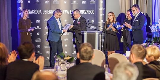 NagrodaDziennikarstwaEkonomicznego2016laureatMaciejSamcik995x498