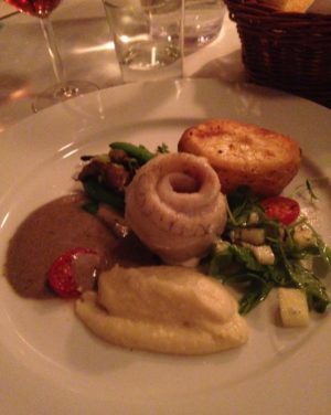 Det var vin, fika, god mat och dessert precis hela tiden.