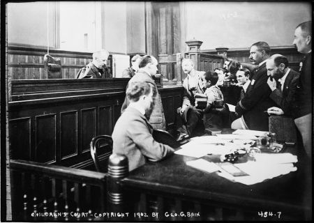 childrenscourt1902bain