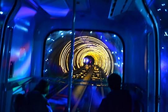 sightseeing-tunnel-ke-pudong-shanghai
