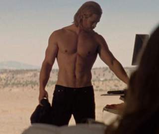 chris-hemsworth-shirtless-photo-scene-in-thor-3