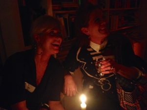 2013. Min första fest. Minns känslan. Jag hade fått veta att de ville ha mitt manus och jag fick komma på festen. Vi satt inne i ett rum och skrattade så vi kiknade. 