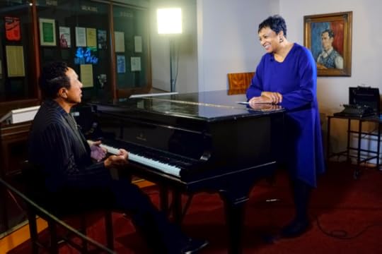 Librarian of Congress Carla Hayden interviews Gershwin Prize for Popular Song recipient Smokey Robinson at the Gershwin piano, November 15, 2016. Photo by Shawn Miller.