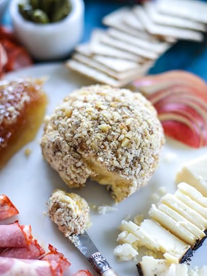 butternut squash cheeseball and a thanksgiving cheese board I howsweeteats.com 