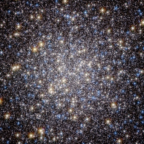 1024px-heart_of_m13_hercules_globular_cluster