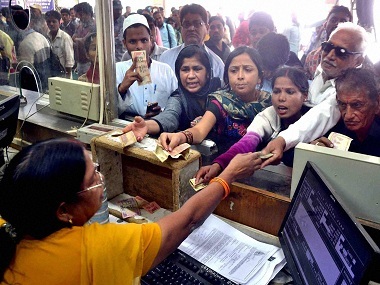 Passengers gives 500 rupees for train ticket