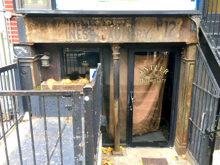 lesghostsignslaundryallenstreet