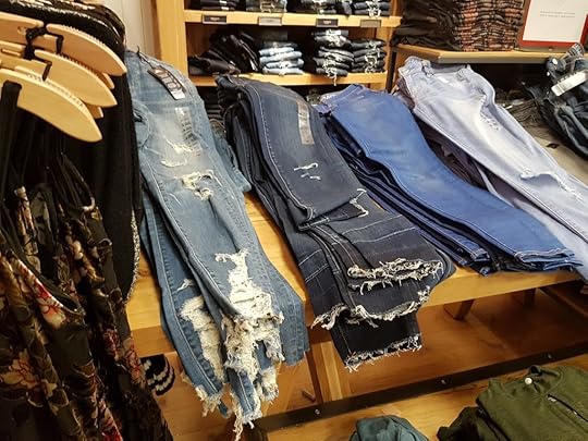 torn-jeans-2