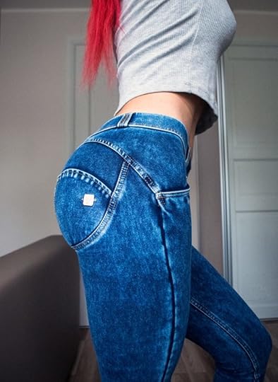 merilin-taimre-paljas-porgande-toidu-tervis-fitness-blogi-trenn-sport-lihased-jõusaal-video-kardio-trenn-pepu-tagumik-video