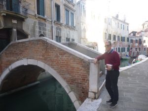 I can spot a bridge in Venice.