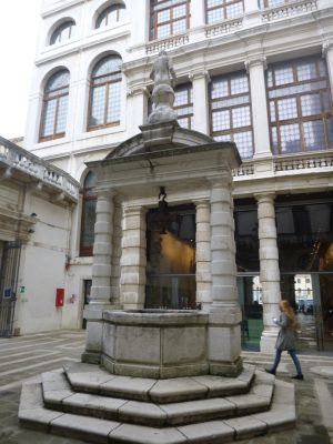 Entrance to Ca' Pesaro.