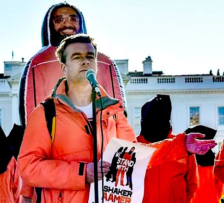Andy Worthington calling for the closure of Guantanamo outside the White House on january 11, 2016, the 14th anniversary of the prison's opening (Photo: Justin Norman).