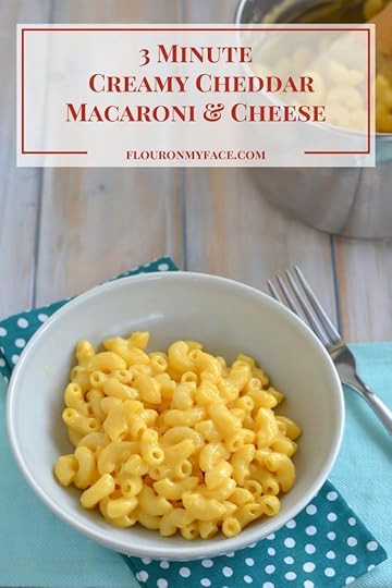 3 Minute Creamy Cheddar Macaroni & Cheese from Three Bridges is Made with natural, clean ingredients including rBST-free cheeses (hormone free cheese) and premium fresh ingredients. Nothing artificial whatsoever (no fillers, fake flavors or mystery cheese sauce – just the real deal!) via flouronmyface.com #ad