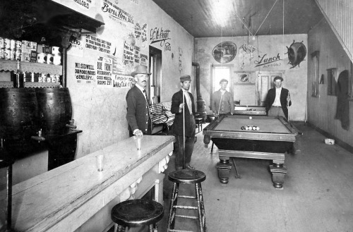 restaurantand-pool1914