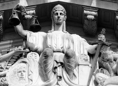 800px-Justice-OldSupremeCourtBuilding-Singapore-20071013.jpg