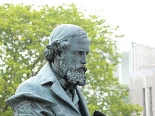 James_Clerk_Maxwell_statue_in_George_Street,_Edinburgh_04.jpg