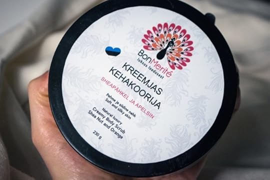 looduslik-kodumaine-tervendav-aroomi-teraapia-eeterlik-õli-keha-võie-koorija-õli-naturaalne-bon-merite-paljas-porgand-merilin-taimre-ilu-blogi-postitus