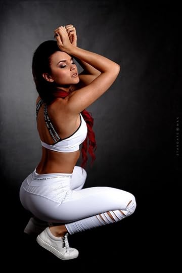 labella-mafia-lbm-baltics-trenn-sport-riided-seksikas-ilusad-naiselikud-värvilised-must-valge-merilin-taimre-paljas-organd-fitness-ilu-blogi-photoshoot-soodus-kood