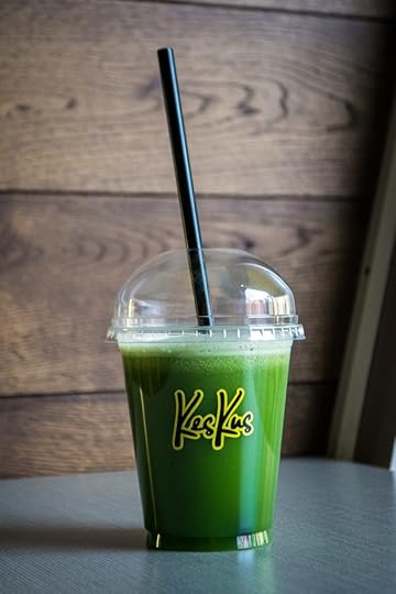 kohvik-keskus-kiirtoit-tervislik-vegan-taimetoit-burger-falafel-wrap-arvustus-restoran-merilin-taimre-paljas-porgand-kus-süüa