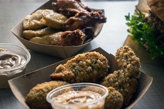 kohvik-keskus-kiirtoit-tervislik-vegan-taimetoit-burger-falafel-wrap-arvustus-restoran-merilin-taimre-paljas-porgand-kus-süüa