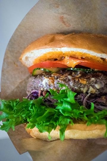kohvik-keskus-kiirtoit-tervislik-vegan-taimetoit-burger-falafel-wrap-arvustus-restoran-merilin-taimre-paljas-porgand-kus-süüa